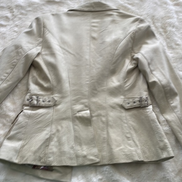 Leather jacket - Picture 4 of 5